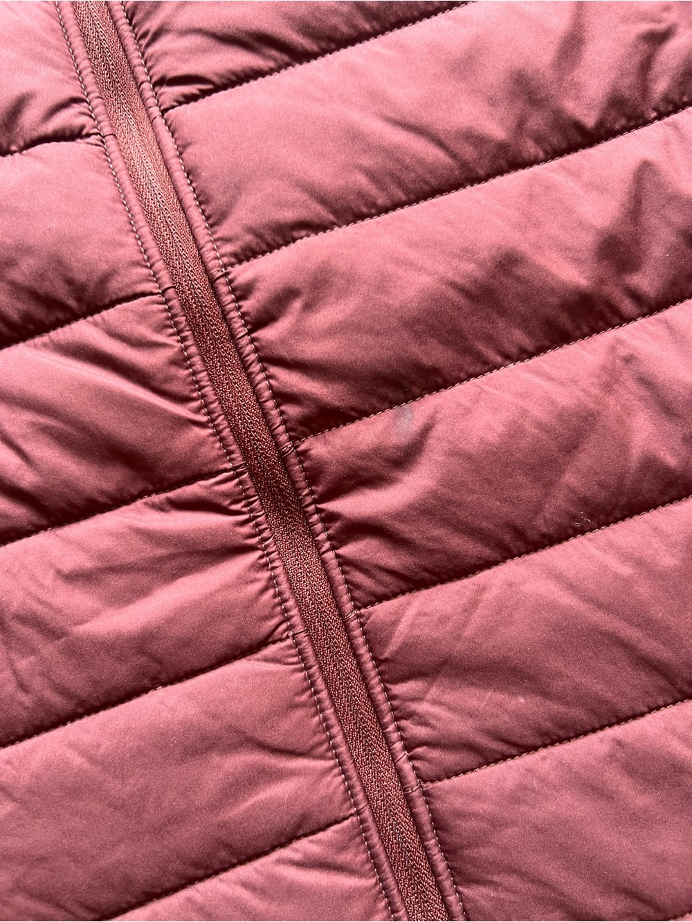 Brooks Women’s Maroon and Red Quilted Running Vest Size M - Picture 4 of 15